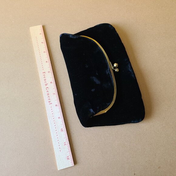 Vintage Velvet Clutch Purse - Picture 4 of 6